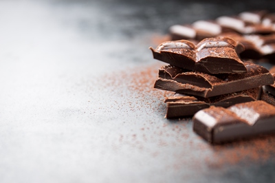 De ce iti poate oferi ciocolata neagra beneficii pentru sanatate